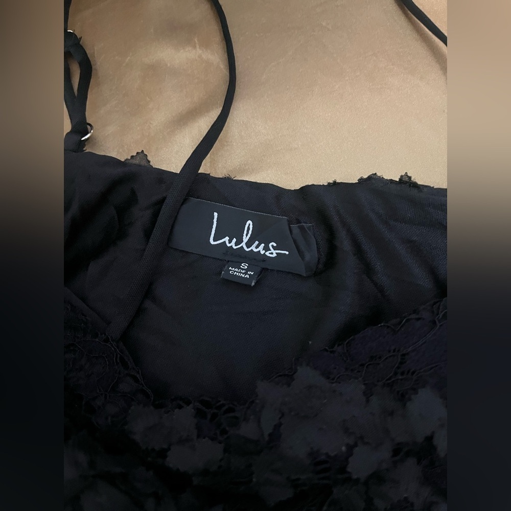 Lulu's Midnight Lace Dress … 3D flower mini dress - Picture 8 of 12